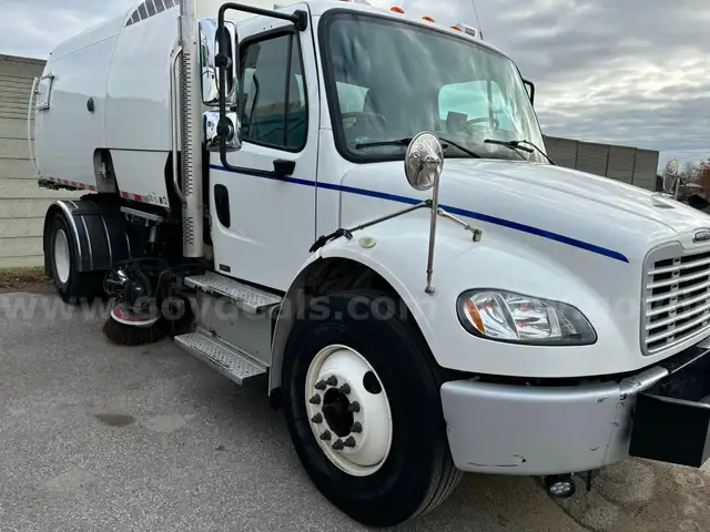 Sweeper - DPW-SWEEPER/SCRUBBER-OFF RD &#x26; CONST (VACUUM)