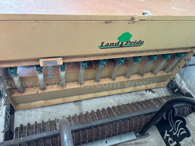 2000 LNPD 1572 GROUNDS-NON SELF PROPELLED Overseeder