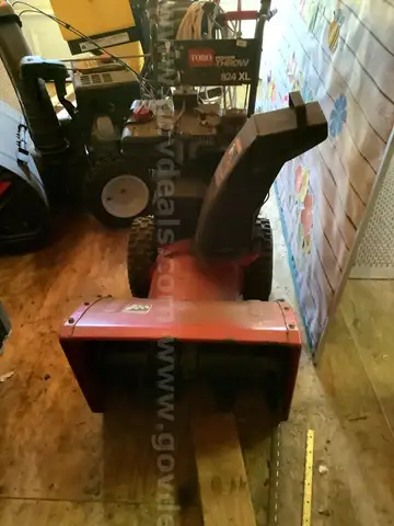 Toro Power Throw 824 XL Snowblower