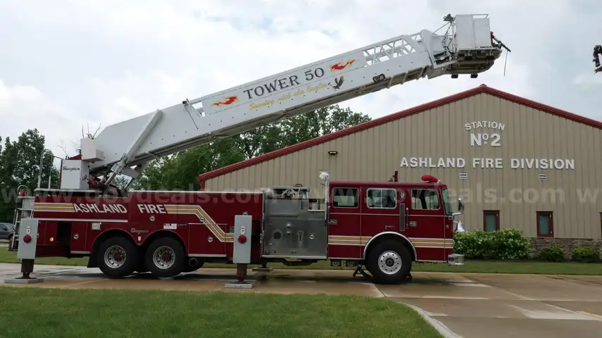 1996 SEAGRAVE 100FT LADDER TRUCK