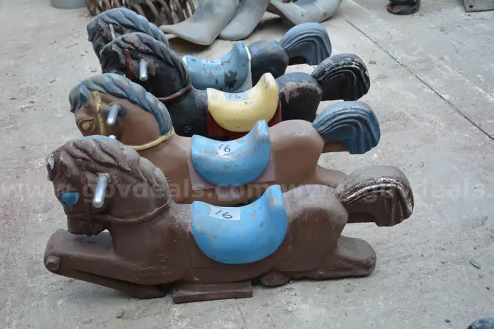 Set of 4 Saddle Mates Cast Horses (16)