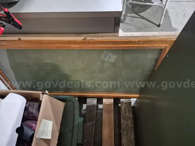 Wall mount display case