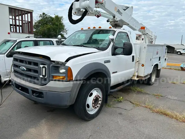 2005 FORD F 550 BUCKET TRUCK