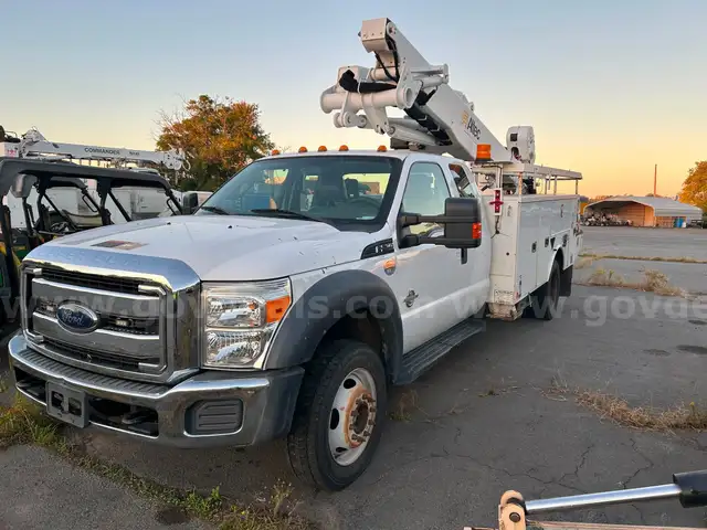 FORD F550 BUCKET TRUCK unit 14