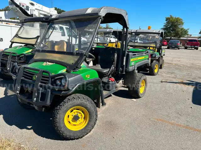 825 I John Deere Gator
