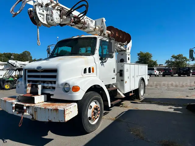 2002 STERLING DIGGER DERRICK POLE TRUCK UNIT 40