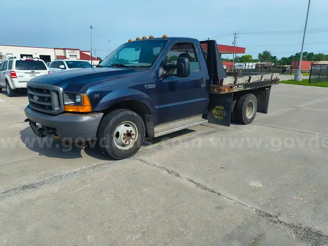 2001 Ford F-350 SD XL 2WD DRW w/Flatbed