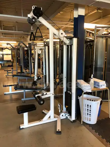 Seated Single Arm Lat Pulldown