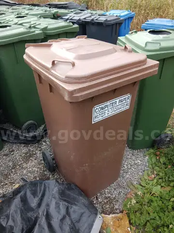 Bins&#xA0;with lid and 2 wheels / brown / 240 Litres-&#xA0;2&#xA0;Bins Lot Price&#xA0;$219.98