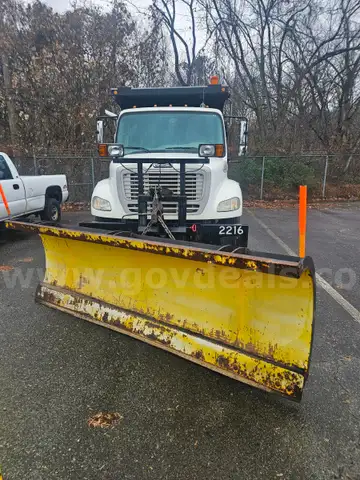2005 Freightliner M2 112