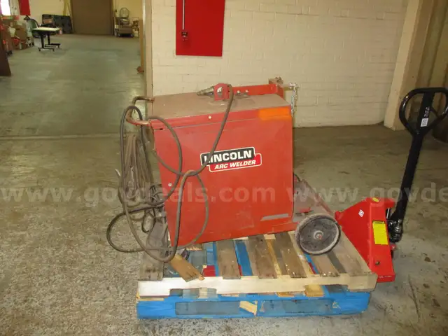 LINCOLN ARC WELDER
