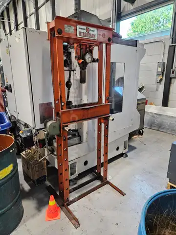 Strongarm Hydraulic Press