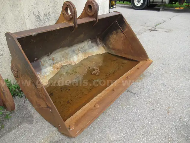 1996 H &#x26; H Bucket