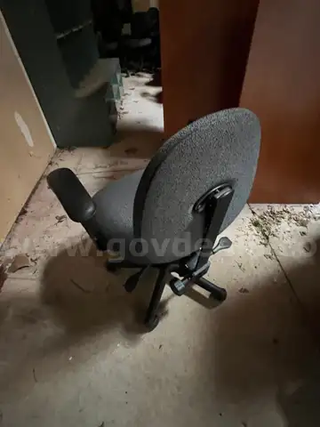 Lot of 9 office chairs