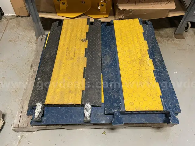 5-Channel Hinged-Cover Cable Ramps