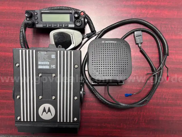 MOTOROLA APX 6500 VHF RADIO