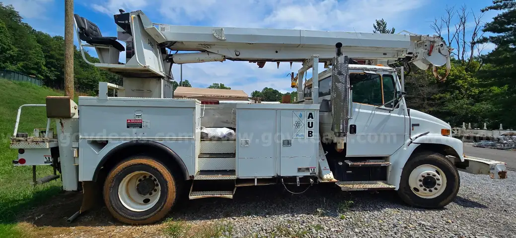 2001 Freightliner FL80