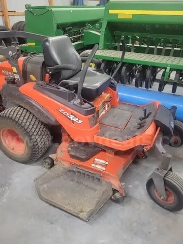 2014 Kubota Zero-Turn Grass Cutter