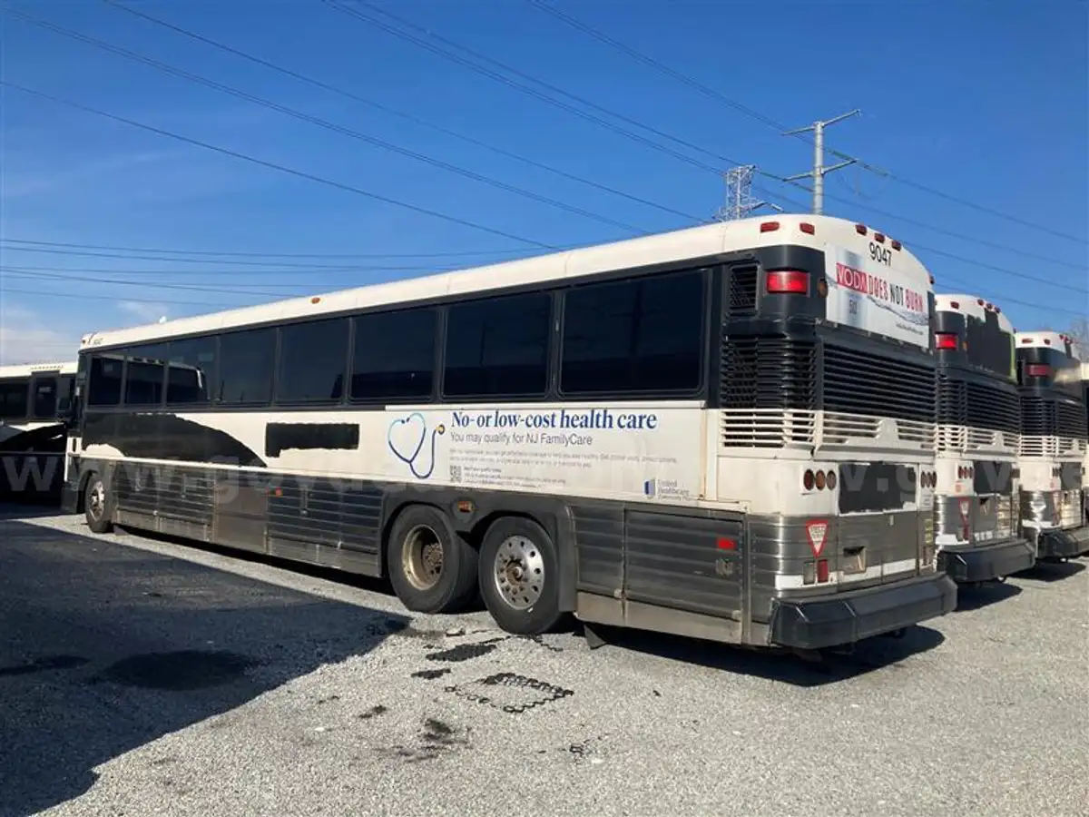 10 Decommissioned buses (Without Tires) – 2006-2008 MCI D4500 – Lot ...