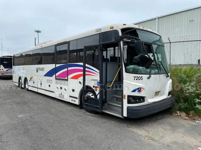 8 Decommissioned buses (With Tires) &#x2013; 2012 &#x26; 2013 DESIGNLINE/CNG &#x2013; Lot BL26-2