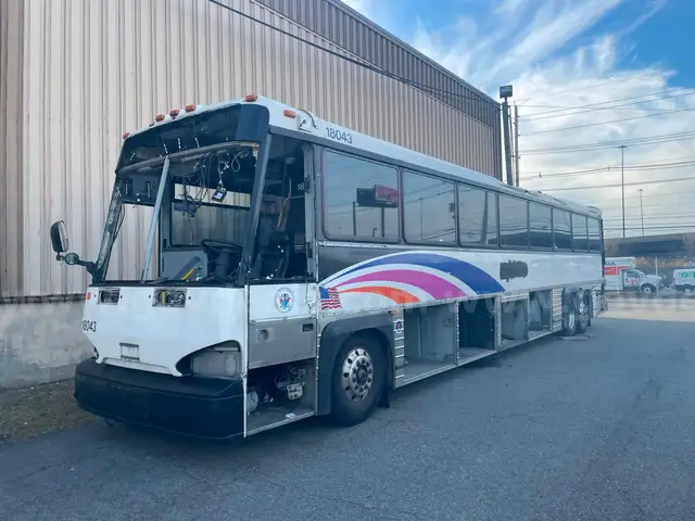 1 Decommissioned bus (Without Tires) – 2018 MCI/D4500 – Lot BL26-7