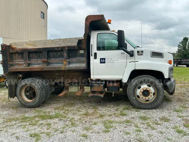 2004 Chevrolet C7C042