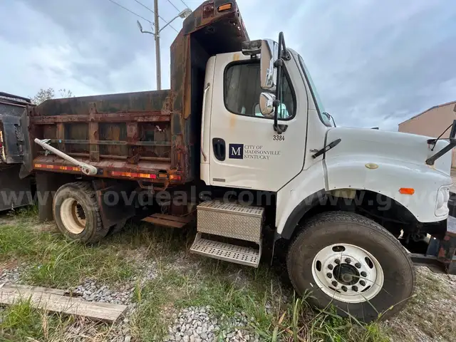 2005 Freightliner M2 106