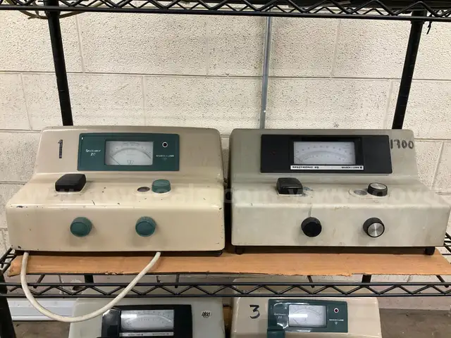 2 Spectrophotometers