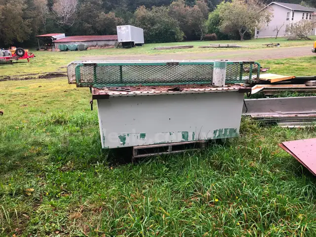 300 gallon fiberglass tank