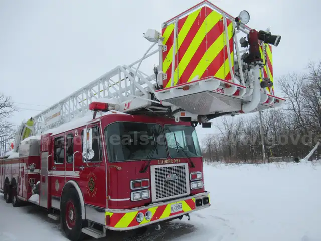 1995 Nova Quintech Ladder Truck