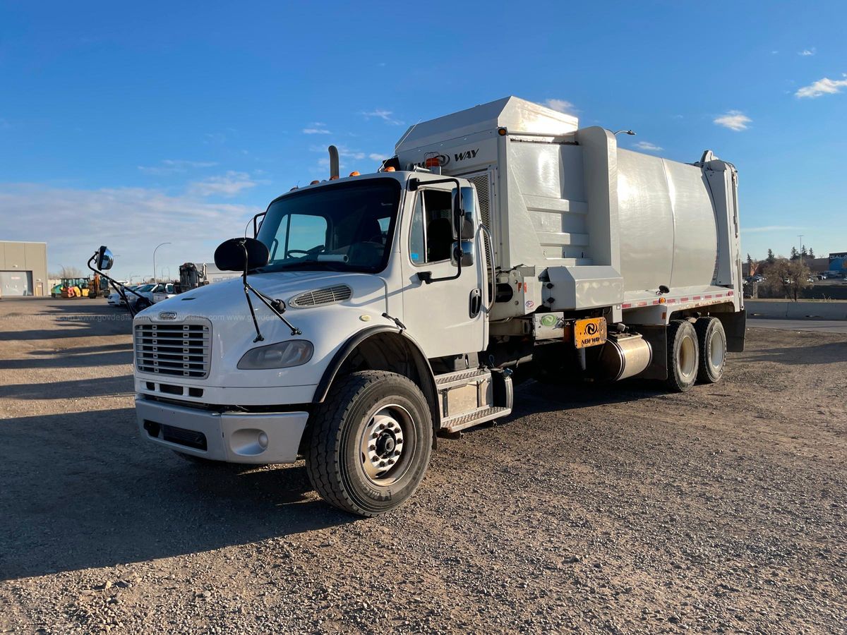 2014 Freightliner M2 106 - Cummins ISL9 Diesel | GovDeals