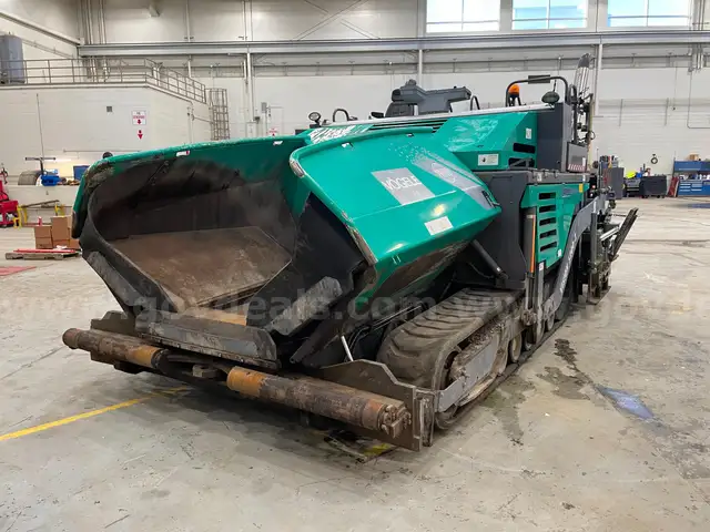 2010 Vogele 5200-2 Paver/Spreader