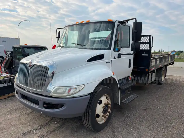 2010 International DuraStar 4300 Truck - Navistar MaxxForce 7 Diesel
