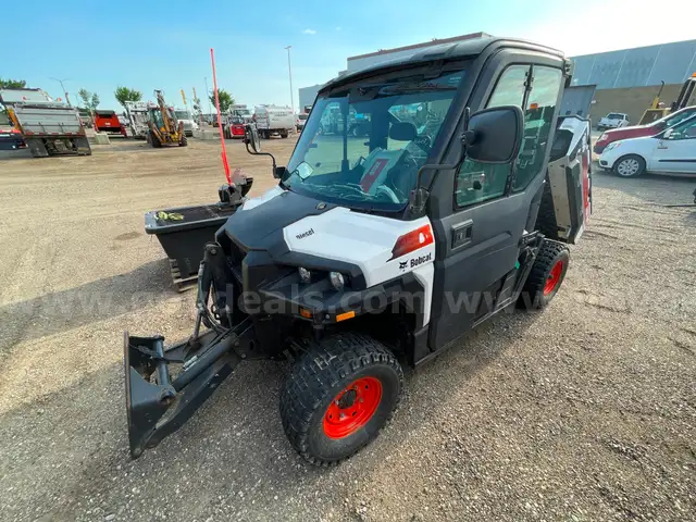 2016 Bobcat 3650 Deluxe 4WD With Blade and Sander Attachments