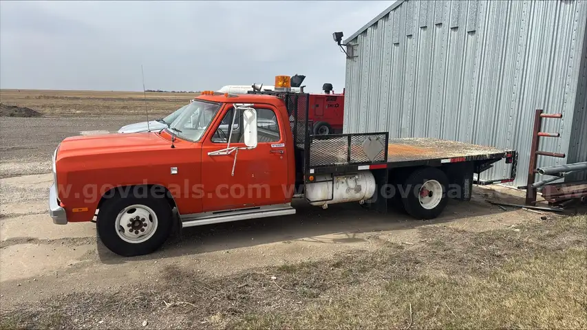 1984 Dodge D350 Flatbed Truck 5.2L V8 OHV 16V