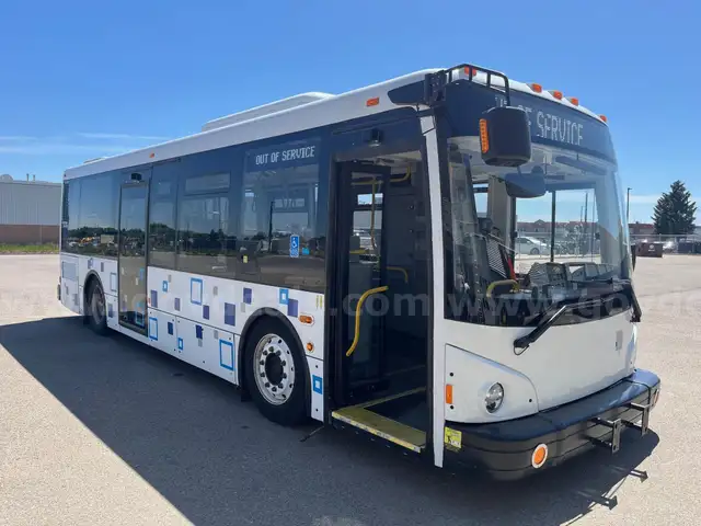 2017 Grande Vicinity West Passenger Bus - Cummins Diesel 6.7 L ISB Engine