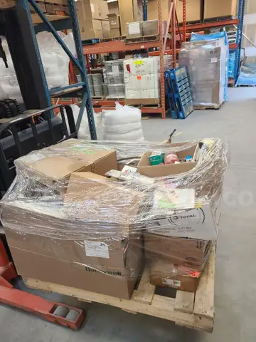Equipment Pallet (Lot of Automotive Parts)