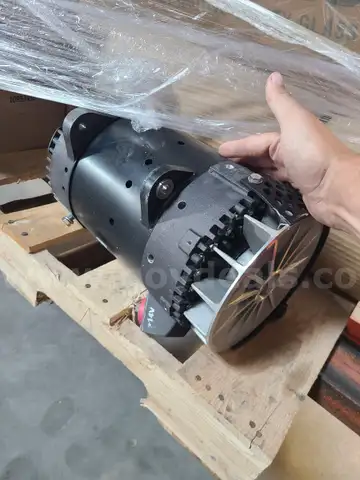 Big Teeth &#x26; Electric Motor Pallet