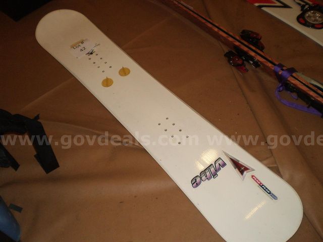 Vibe snowboard size 160 | GovDeals