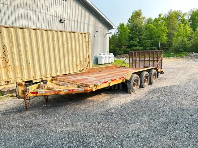 1975 Tri -Axle Float Trailer