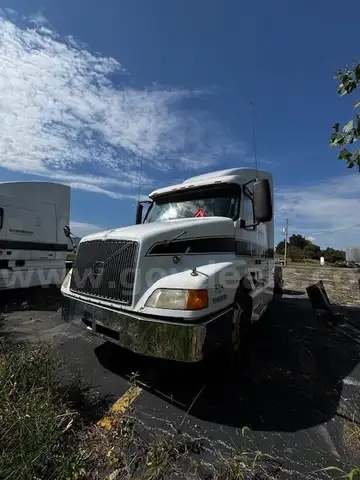 1999  Volvo VE D12-425 SEMI TRACTOR