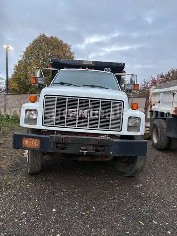 2000 GMC C7H042