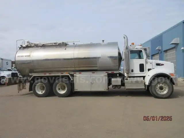 2015 Peterbilt Model 348 Tanker Truck - Paccar PX-9 Diesel Engine
