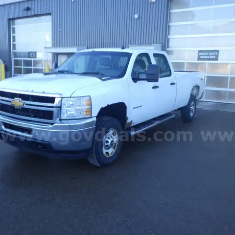 2014 Chevrolet Silverado 2500HD 4WD Work Truck Crew Cab Long Box