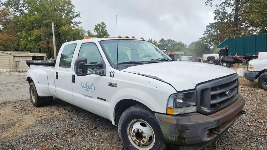2002 Ford F-350 SD XL Crew Cab 2WD DRW