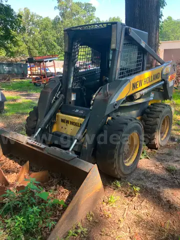 2008 New Holland skid steer, Damaged
