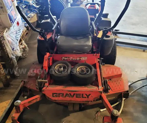 Gravely 460 Zero Turn Lawn  Mower   Auction 0090
