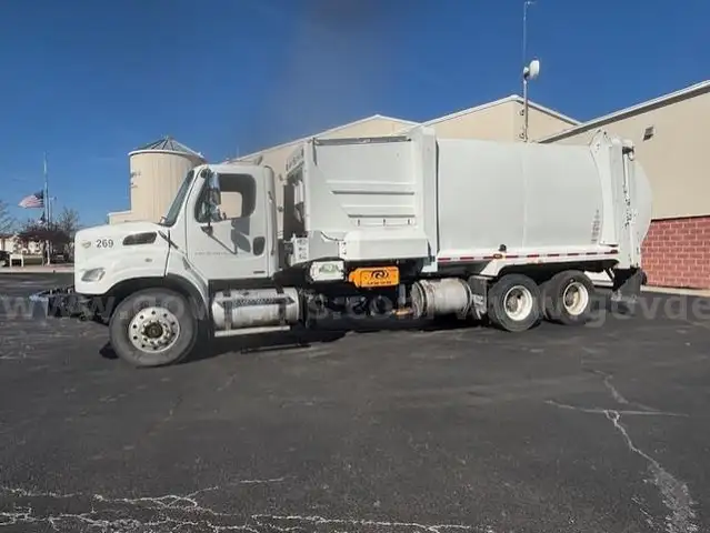 2012 Freightliner M2 106