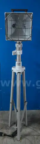 Akron brass tri pod halogen collapsible scene light