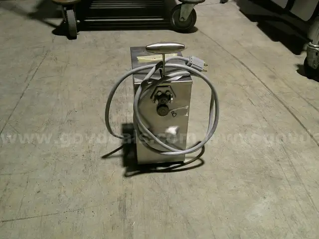 Electric Can Opener - B